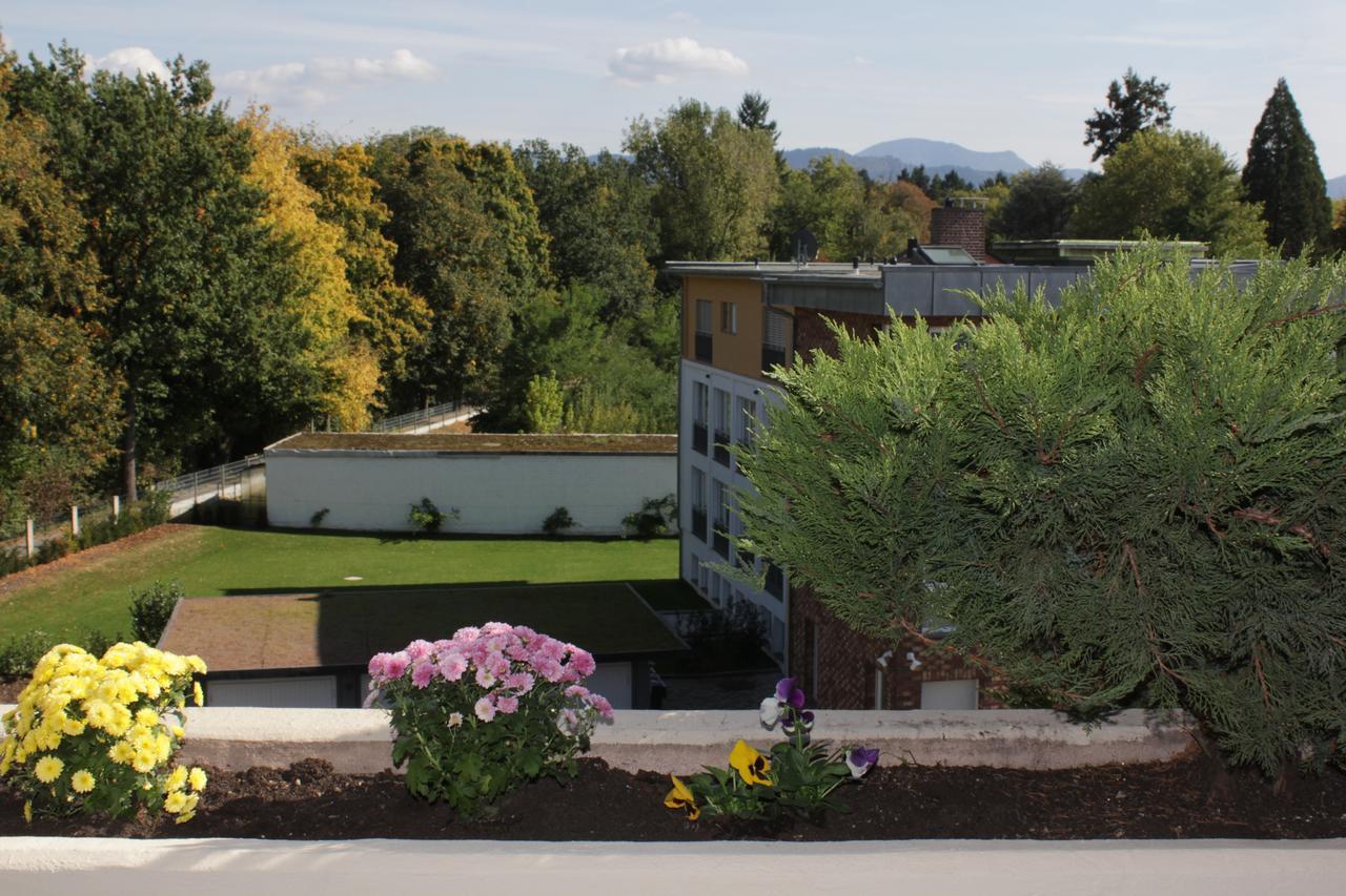 Mariaprimavera Apartment Am Kurpark Mit Schwarzwaldblick * * * * Bad Krozingen Exterior photo
